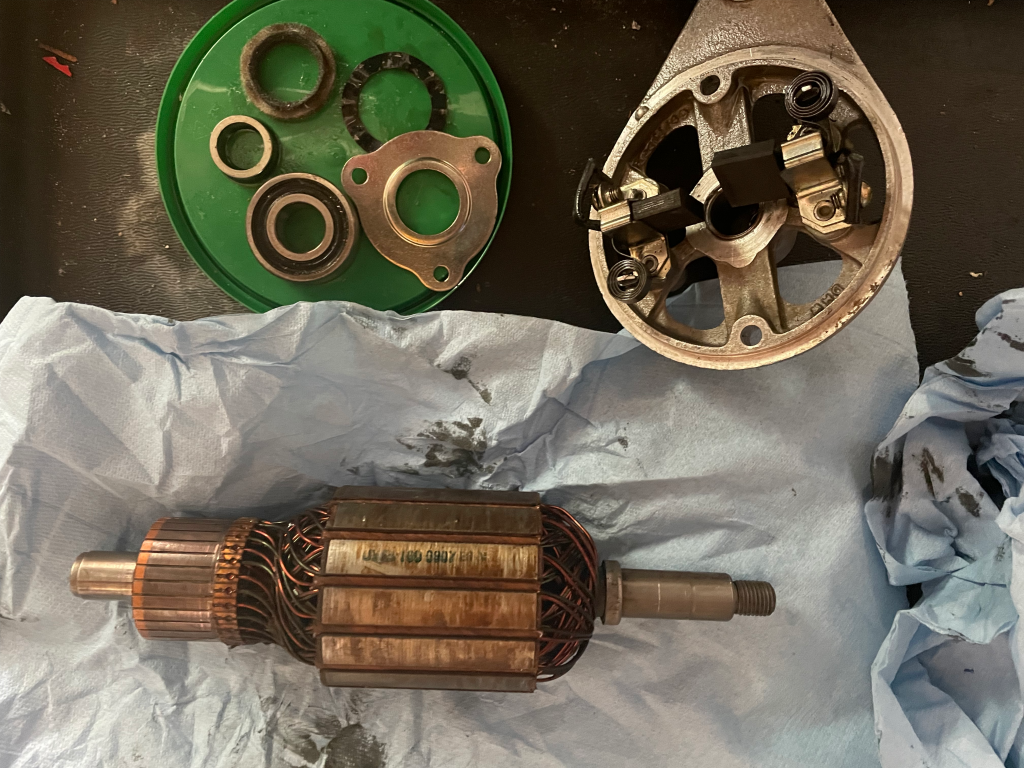 Dynamo - Anker - Bürsten und Bauteile des Kugellagergehäuse